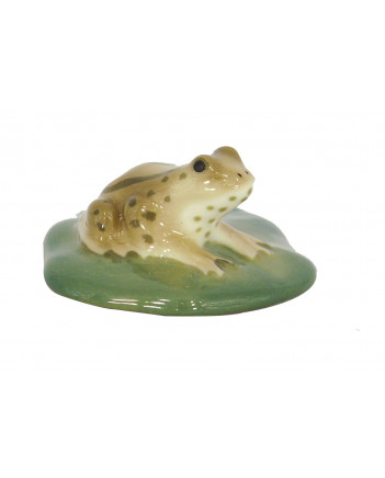 LOMONOSOV IMPERIAL PORCELAIN FIGURINE FROG ON WATER-LILY LEAF